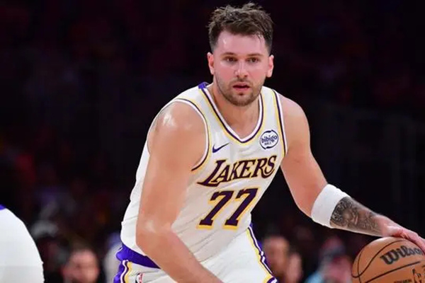 湖人主帅雷迪克透露东契奇回归时间表 周日战<a href=/lanqiumf/76ers/ target=_blank class=infotextkey>76人</a>成潜在复出战