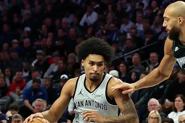 无亚马马刺遇<a href=/lanqiumf/timberwolves/ target=_blank class=infotextkey>森林狼</a>:后卫拼劲难敌双塔觉醒