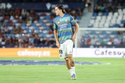 皇马5000万挖到左路铁闸!22岁A费7场全勤,<a href=/zuqiumf/manlian/ target=_blank class=infotextkey>曼联</a>痛失瑰宝?